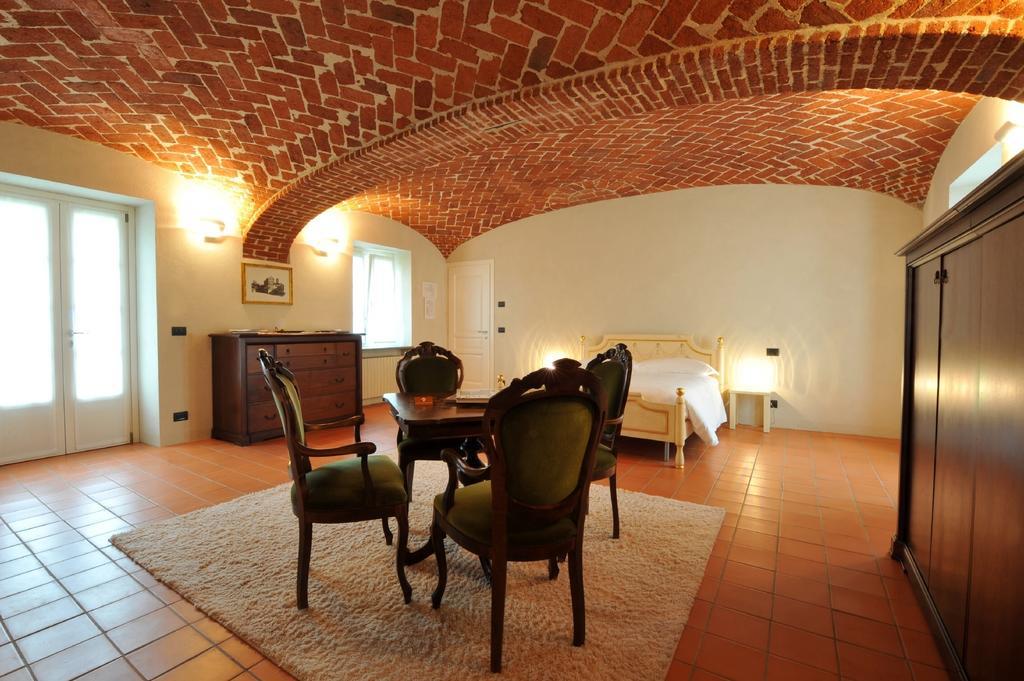 Villa Sangrato 1883 Monteu Roero Habitación foto